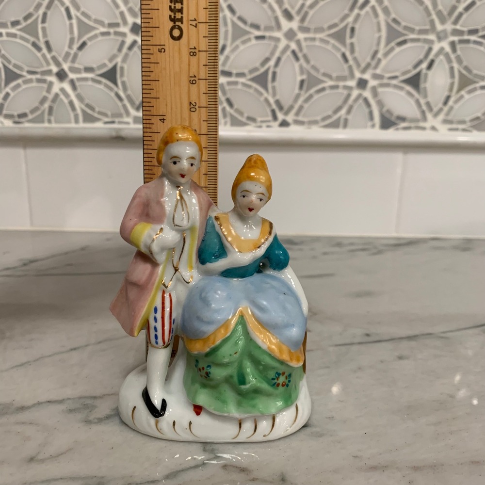 Vintage "Made in Occupied Japan" Colonial Couple Figurine Hand Painted Porcelain - Picture 7 of 7